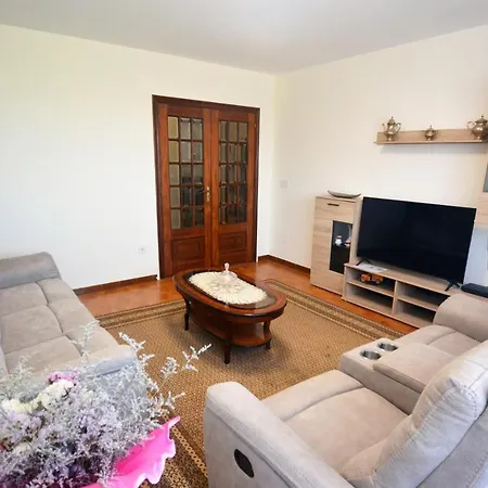 Casa Con Piscina En Nyaraló