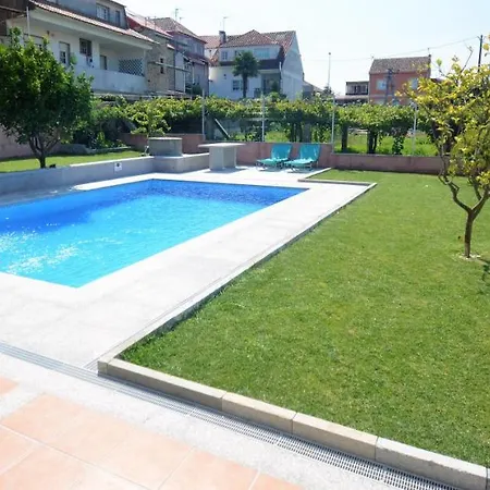 Casa Con Piscina En Nyaraló Cambados