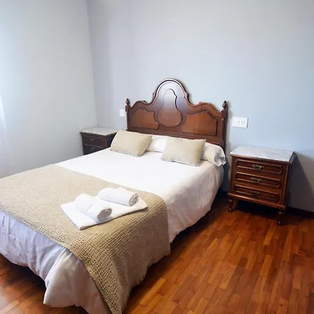 Casa Con Piscina En Nyaraló
